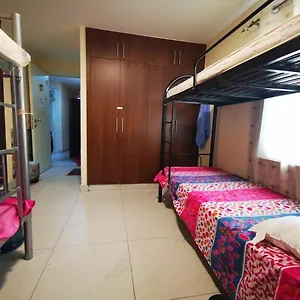 Bed Space For Females Near Metro Station Dubái